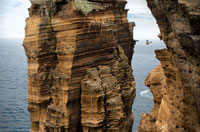 پرتغال- شيرجه از صخره "ردبول" به ارتفاع حدود 29 متر توسط شيرجه زن كلمبيايي در "مجموعه مسابقات جهاني شيرجه از صخره ردبول" در سال 2012(1390)كه مقام دوم را كسب  كرد.