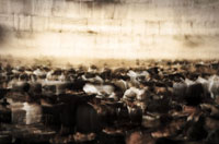 تجمع يهوديان ارتدكس در روزهاي شنبه در مقابل ديوار ندبه (ديوار غربي از مسجدالاقصي) براي نيايش. اين ديوار تنها باقي مانده معبد مقدس (هيكل سليمان يا پرستشگاه اورشليم) است. 